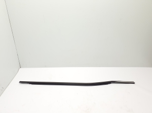  Baguette extérieure de vitre de porte arrière 
