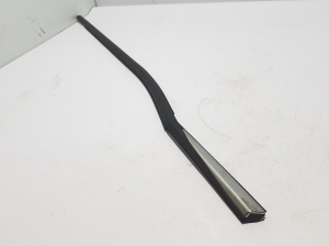  Baguette extérieure de vitre de porte arrière 