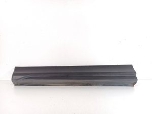  Moulure de porte avant 
