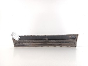  Moulure de porte arrière 