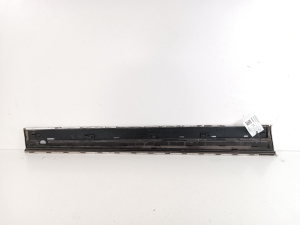  Moulure de porte avant 