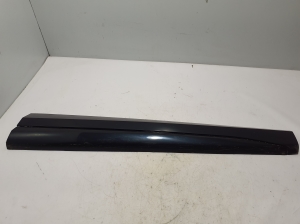  Moulure de porte avant 