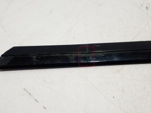  Moulure de porte avant 
