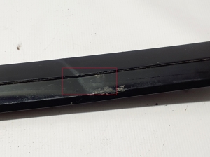  Moulure de porte avant 