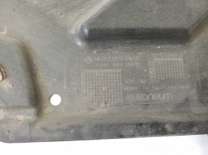  Plaque de protection sous la carrosserie arrière 