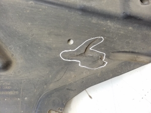  Plaque de protection sous la carrosserie arrière 