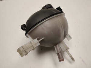  Réservoir de liquide de refroidissement 