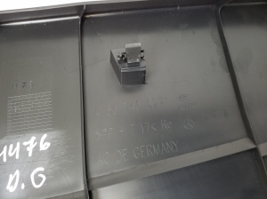  Autre détail du poinçon de couvercle de coffre 