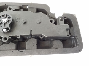  Moteur de fermeture du hayon 