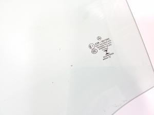  vitre de porte avant 