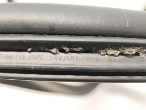  Joint de coffre (côté carrosserie) 
