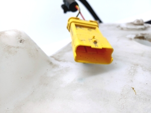  Réservoir lave-glace avant 