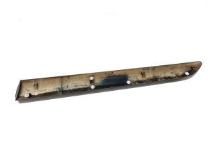  Moulure de porte avant 