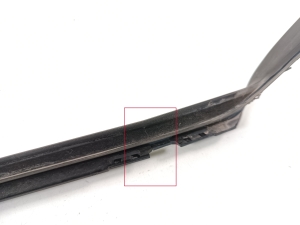 Baguette extérieure du montant de pare-brise 