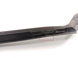  Baguette extérieure du montant de pare-brise 