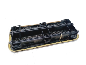  Grille d'aération de l'aile arrière 