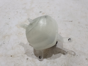  Réservoir de liquide de refroidissement 