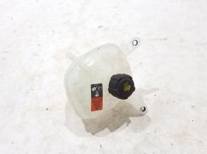  Réservoir de liquide de refroidissement 