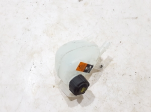  Réservoir de liquide de refroidissement 