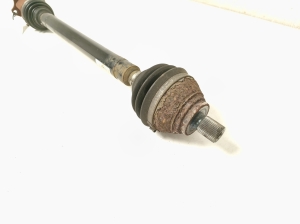  Arbre de transmission avant et ses composants 