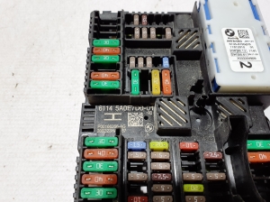  Boîtier de fusibles dans le coffre 