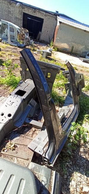  Aileron arrière et ses pièces 