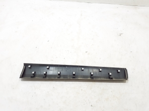  Moulure de porte avant 