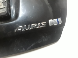  Couvercle de coffre et ses pièces 