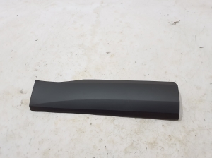  Moulure de porte arrière 
