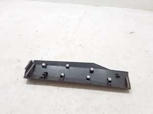  Moulure de porte arrière 