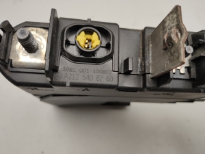  Support de boîtier de fusibles moteur 