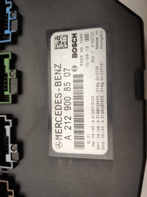  Support de boîtier de fusibles moteur 