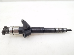  Fuel injector 