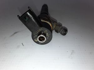  Fuel injector 