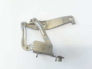  Engine cover hinge 